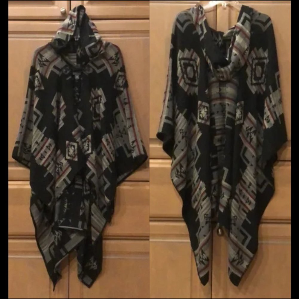 Vintage new Saks Fifth Avenue Aztec southwestern tribal knit hooded cape poncho